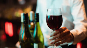 Cardiologista desmistifica relação entre vinho e saúde do coração