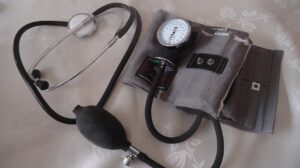 5 hábitos que aumentam a pressão além do sal