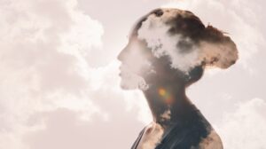 Alzheimer em mulheres: novo estudo revela fatores de risco