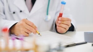 Creatinina alta: causas e o que fazer