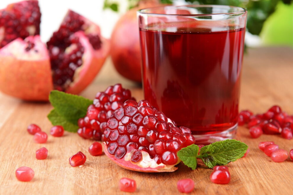 Benefícios, receitas e preparo do suco de romã